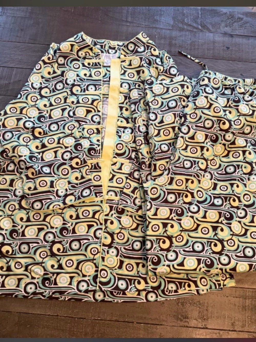 Women’s Vintage-style 2 piece pajama set size M  Yellow & Brown